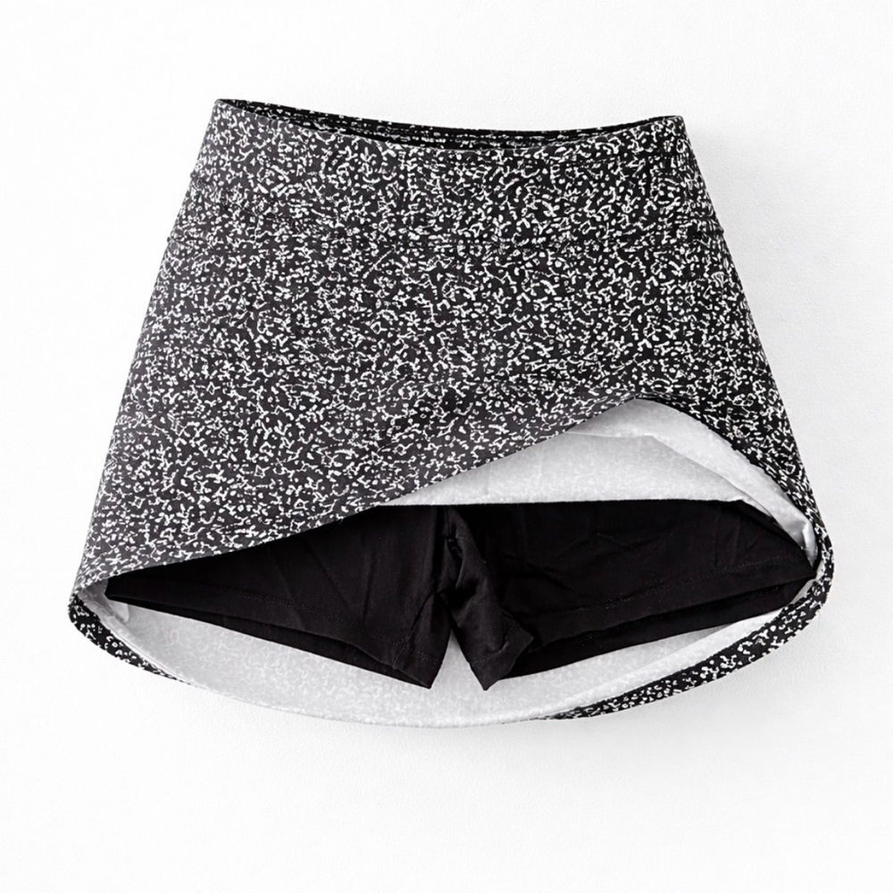 📓 Floral Black & White A-Line Women's Skort